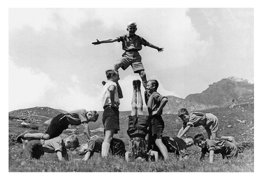 Bild aus dem Jungwachtlager 1951: Die Einbindung der Jugend in das Netzwerk der Pfarrei stellte ein besonderes Anligen dar. Archiv Pfarrei St. Nikolaus Brugg, Jungwachtalbum 1951