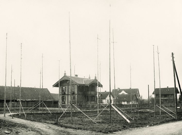 Ausgesteckter Bauplatz fr die katholische Kirche Brugg. Archiv Pfarrei St. Nikolaus Brugg, Bildbestand