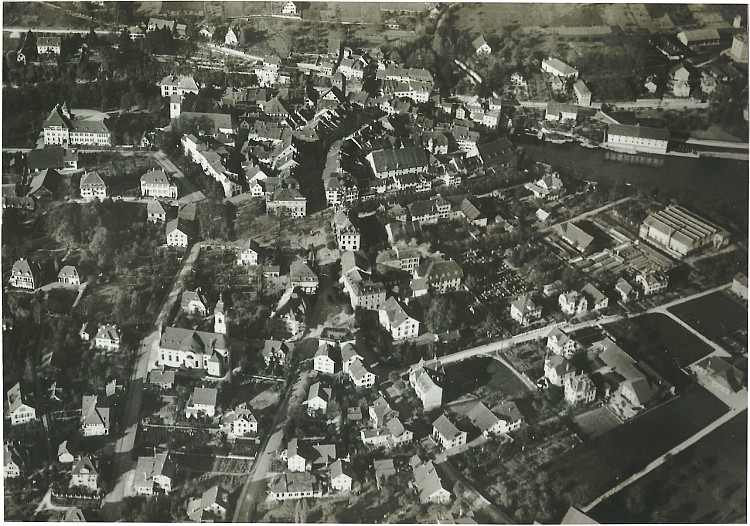 Kirche und Blick Richtung Altstadt aus der Vogelperspektive. Sammlung von Hans Kch 