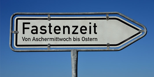 Schild von Aschermittwoch bis Ostern.