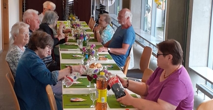 Seniorengruppe am Grillplausch