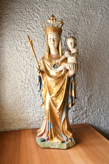 Marienstatue mit Jesuskind, Szepter und Krone