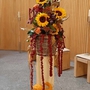 Sonnenblumenstrauss in Kirche