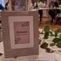 Papiertte auf Tisch