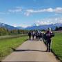 Wandern auf offenem Feld